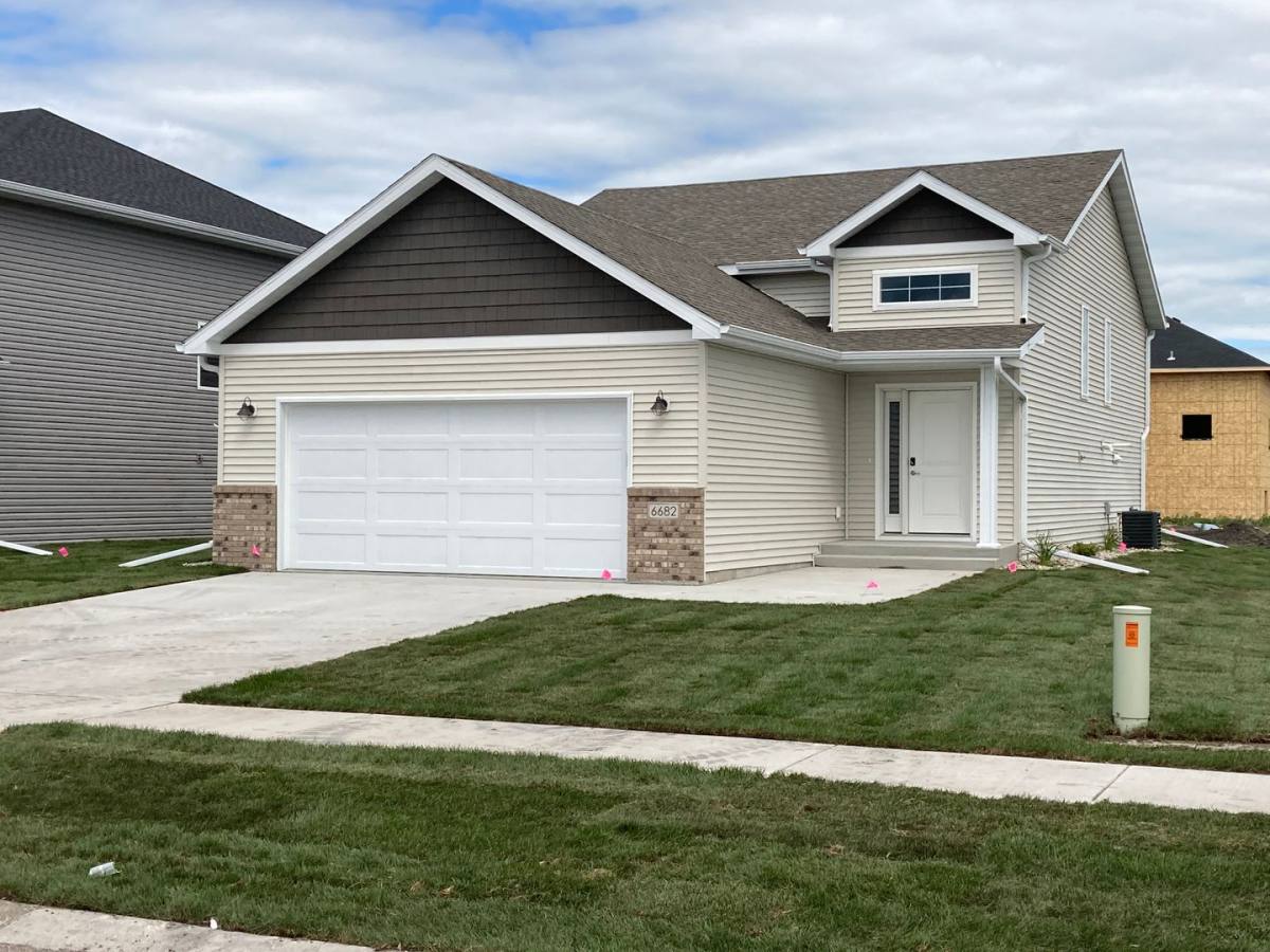 House for rent at 6682 28th St S, Fargo, ND 58104