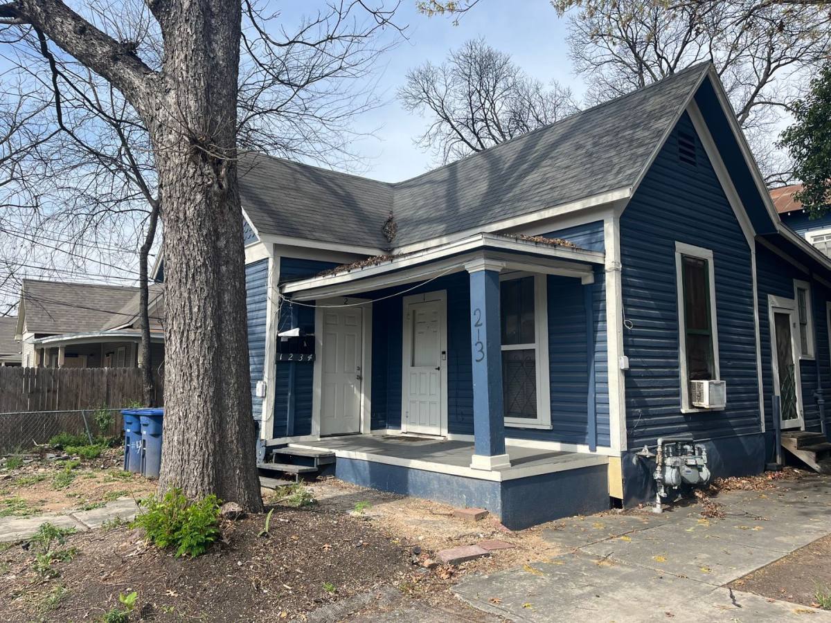 Apartment for rent at 213 Cadwallader St, San Antonio, TX 78212