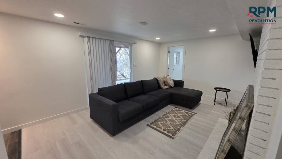 Apartment for rent at 816 Mountain Side Dr, Farmington, UT 84025