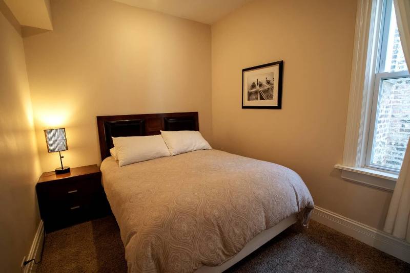 Apartment for rent at 1916 W Roscoe #2F, Chicago, IL 60618