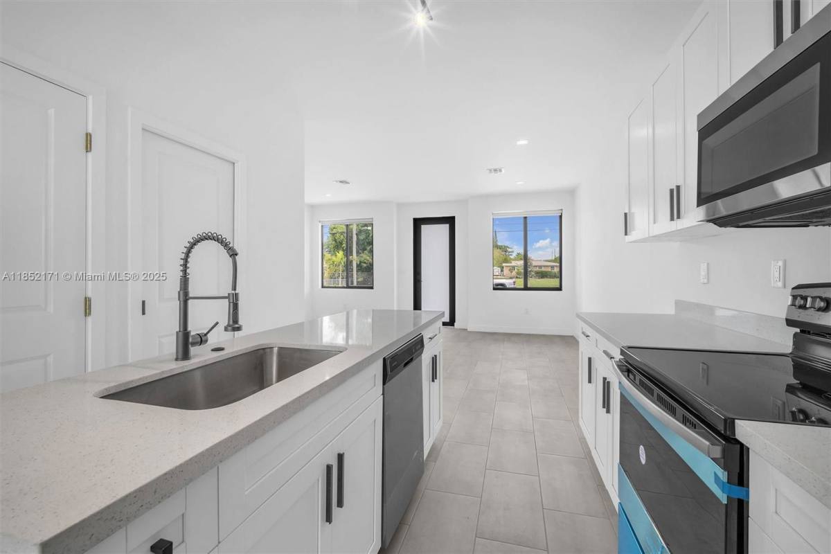 Townhouse for rent at 309 NW 7th Court #2, Hallandale, FL 33009