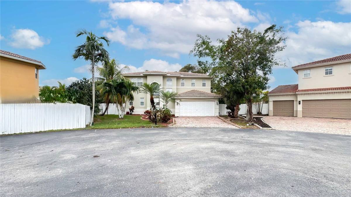 House for rent at 2398 SW 132nd Terrace, Hollywood, FL 33027