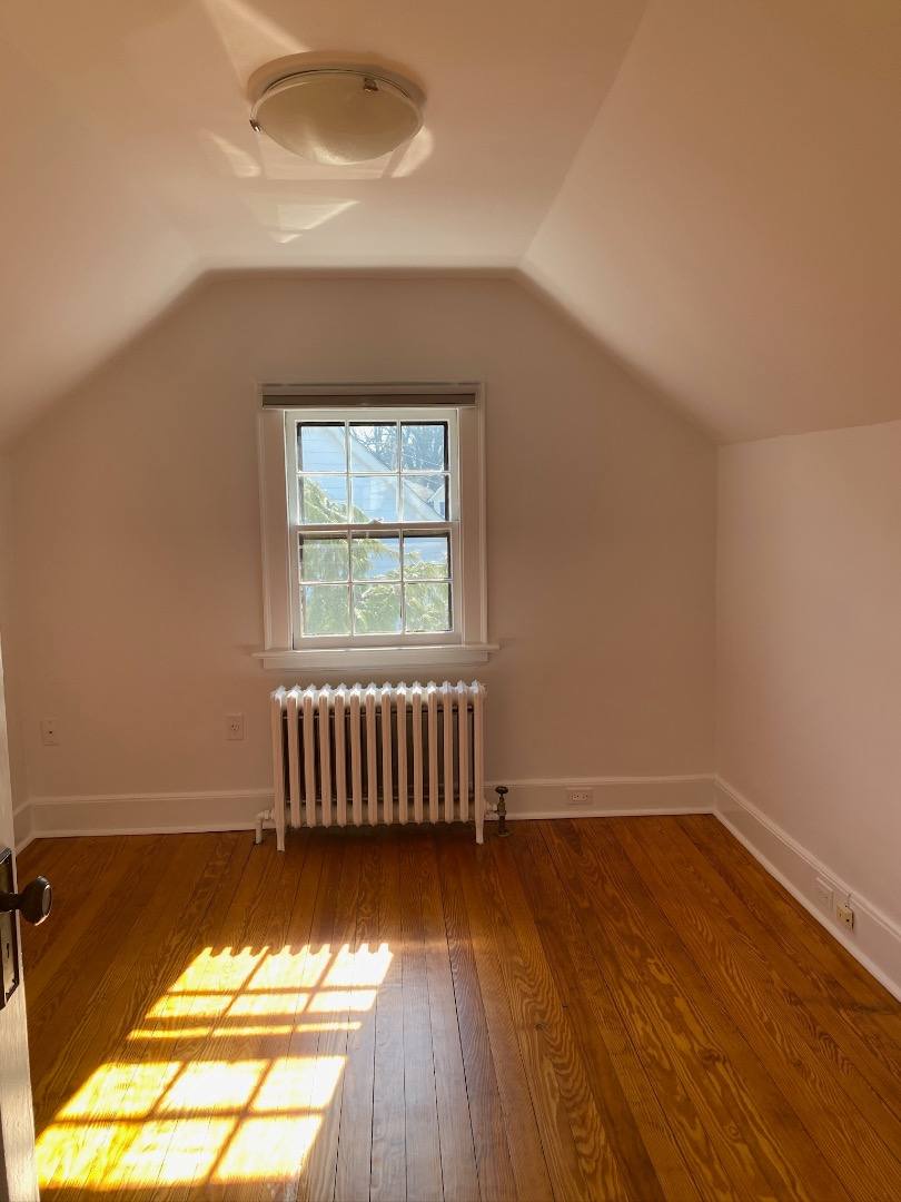 House for rent at 34 Maplewood St, Larchmont, NY 10538