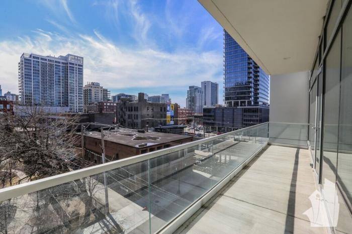 Apartment for rent at 858 N Franklin St #504, Chicago, IL 60610
