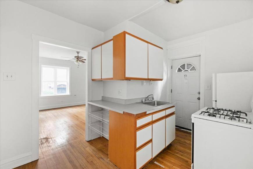 Apartment for rent at 654 W Oakdale #1S, Chicago, IL 60657