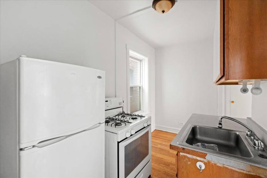 Apartment for rent at 654 W Oakdale #1S, Chicago, IL 60657