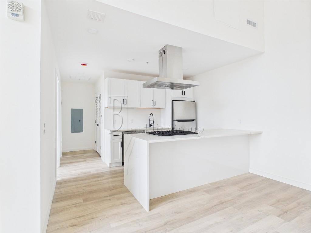 Apartment for rent at 165 Richards St, West Haven, CT 06516