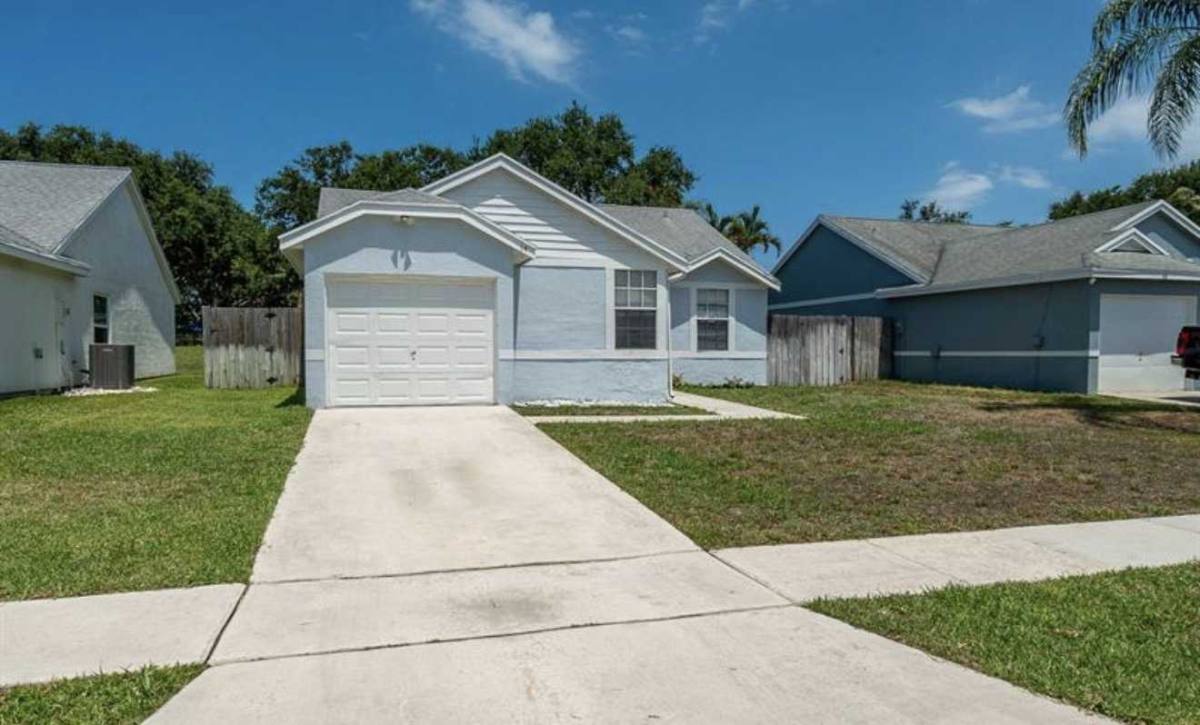 Apartment for rent at 14 Misty Meadow Dr, Boynton Beach, FL 33436