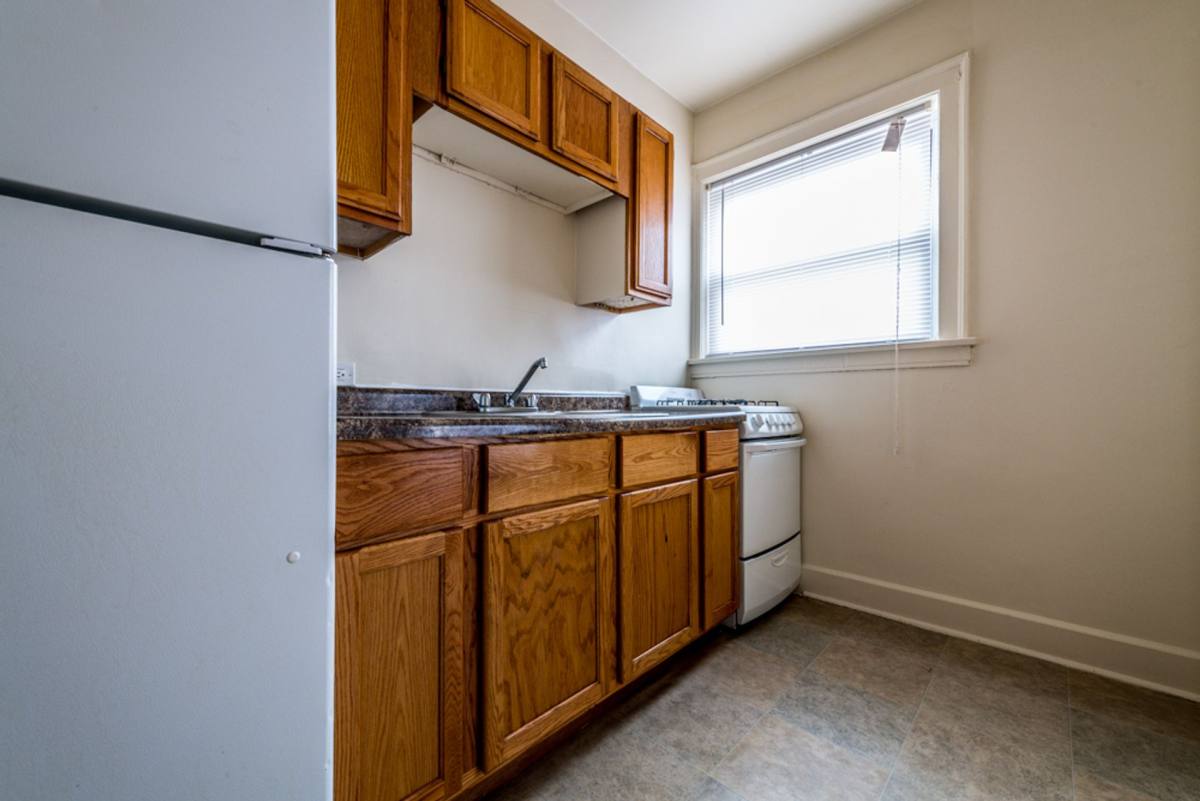 Apartment for rent at 1931 E 71st St, Chicago, IL 60649