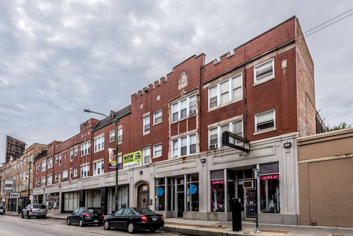 Apartment for rent at 1931 E 71st St, Chicago, IL 60649