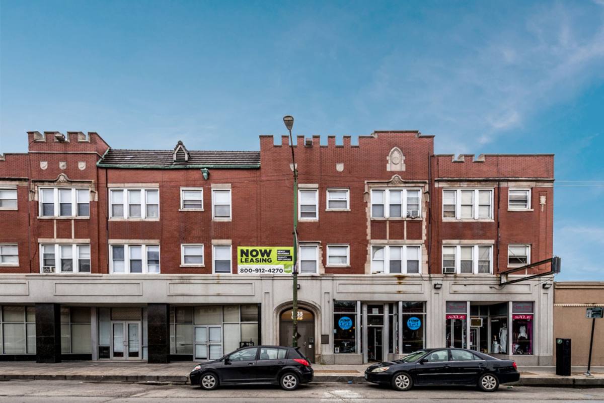 Apartment for rent at 1931 E 71st St, Chicago, IL 60649