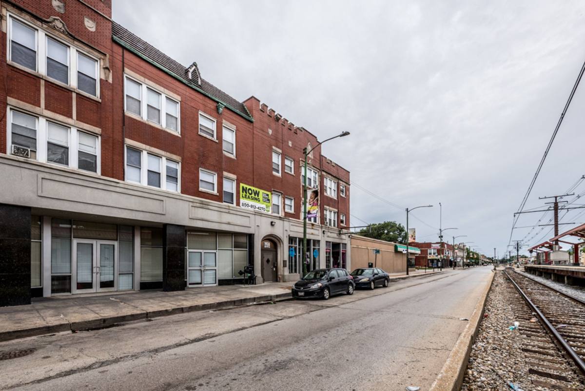 Apartment for rent at 1931 E 71st St, Chicago, IL 60649