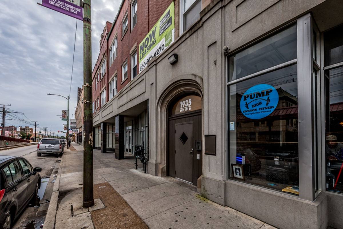 Apartment for rent at 1931 E 71st St, Chicago, IL 60649