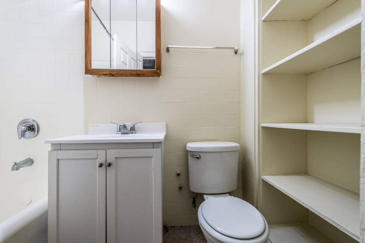 Apartment for rent at 1931 E 71st St, Chicago, IL 60649