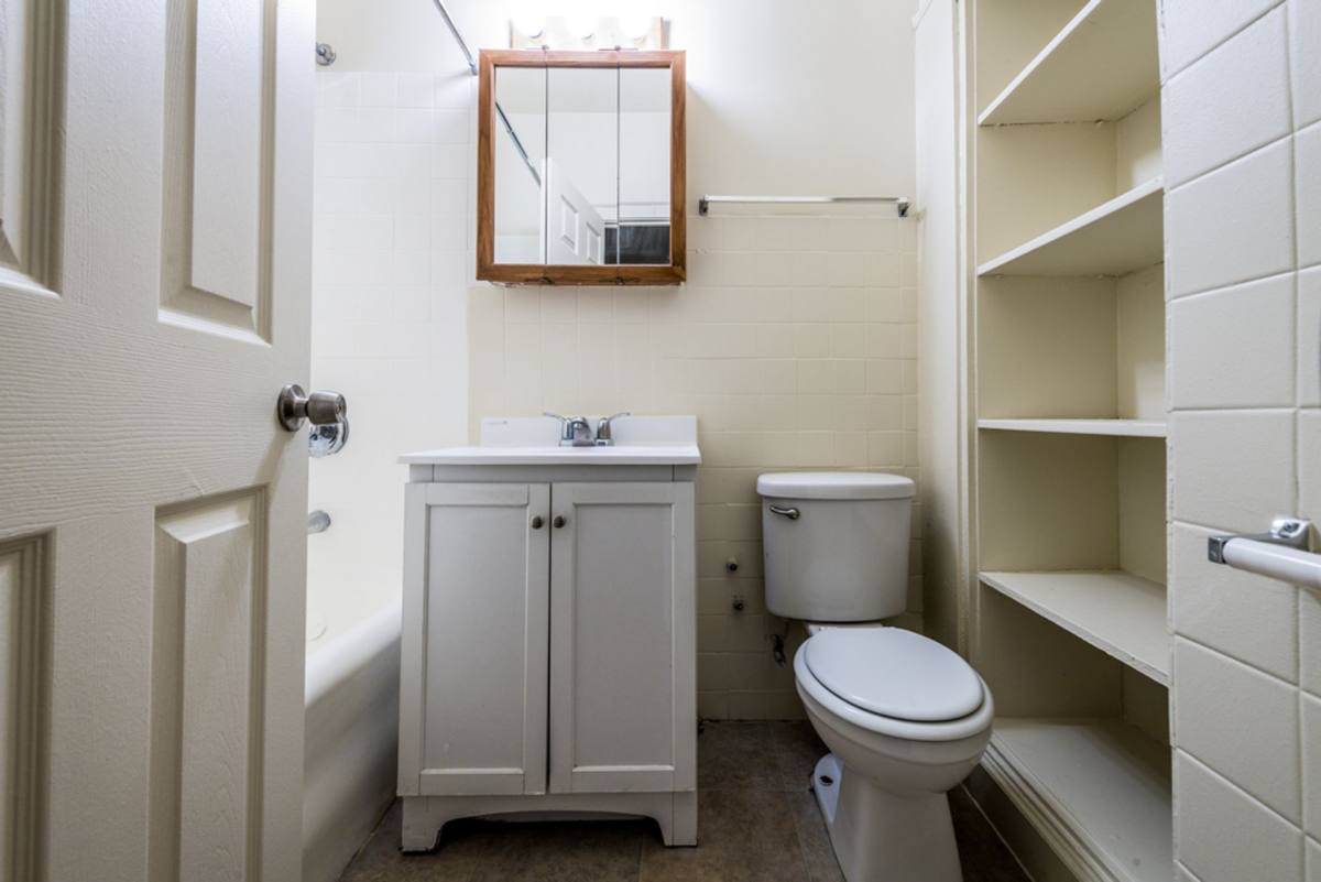 Apartment for rent at 1931 E 71st St, Chicago, IL 60649