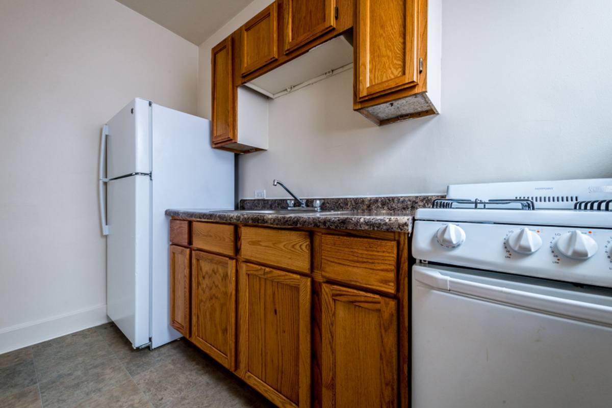 Apartment for rent at 1931 E 71st St, Chicago, IL 60649