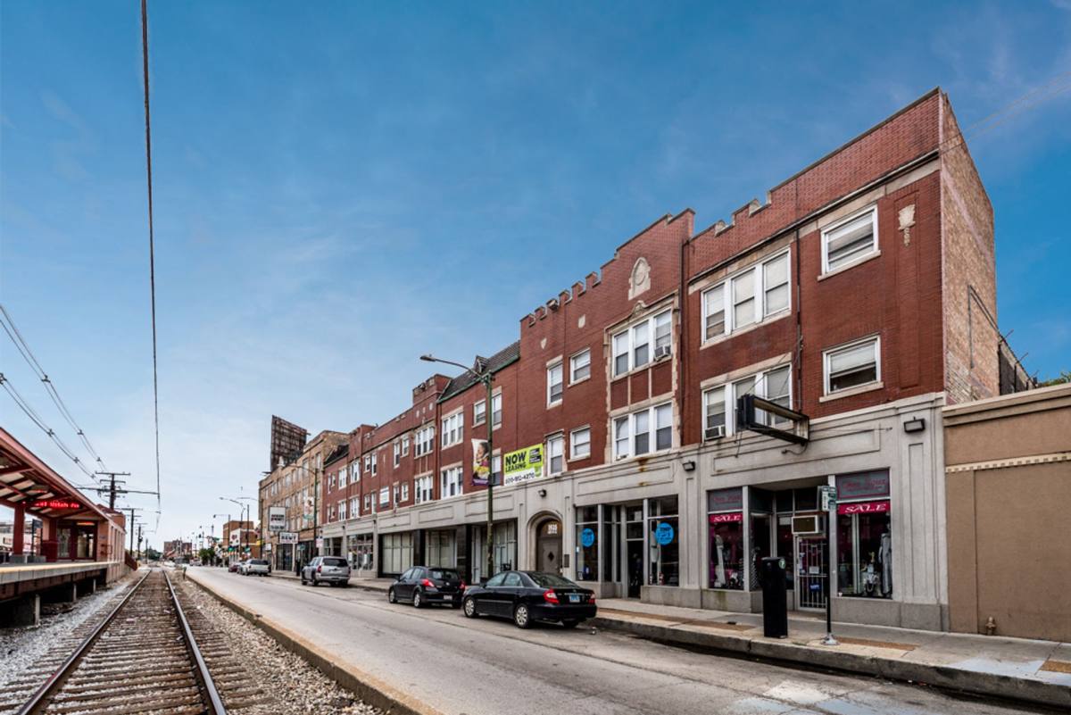 Apartment for rent at 1931 E 71st St, Chicago, IL 60649