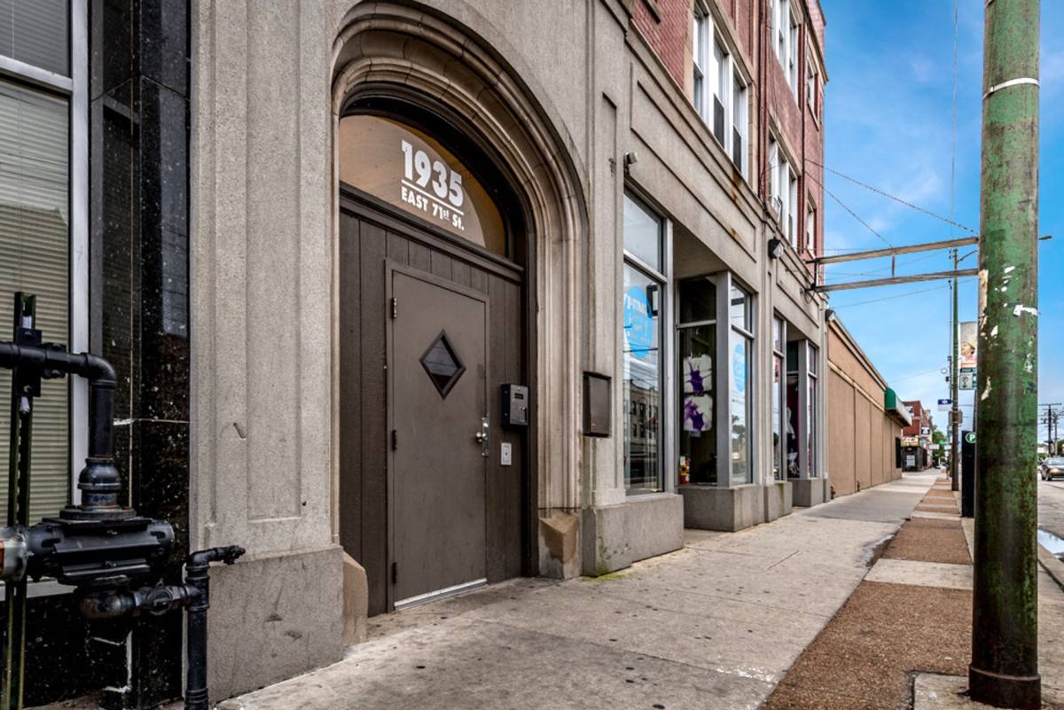 Apartment for rent at 1931 E 71st St, Chicago, IL 60649