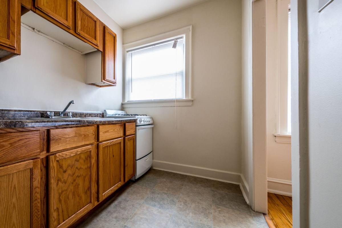 Apartment for rent at 1931 E 71st St, Chicago, IL 60649