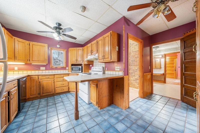Apartment for rent at 541 Mount Vernon St, Oshkosh, WI 54901