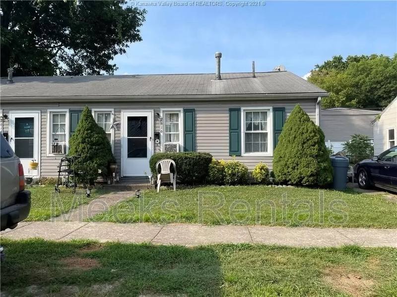 Apartment for rent at 2616 Furlong Ave, Saint Albans, WV 25177