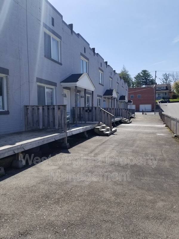 Townhouse for rent at 200 Lewis St #4, Oak Hill, WV 25901