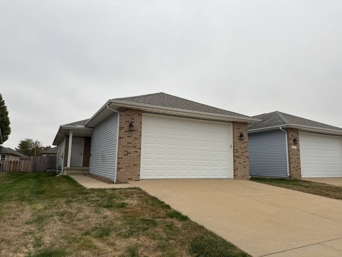 House for rent at 2912 Sandy Lane, Springfield, IL 62711