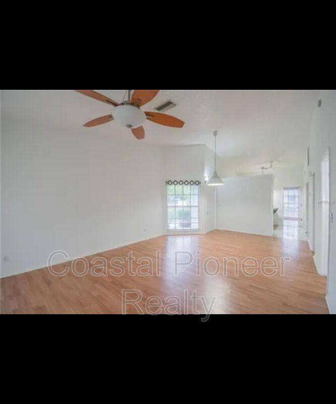 Townhouse for rent at 16101 Rambling Vine Dr E, Tampa, FL 33624
