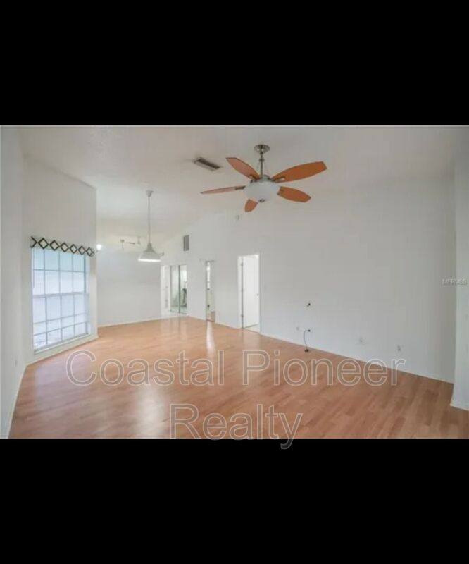 Townhouse for rent at 16101 Rambling Vine Dr E, Tampa, FL 33624
