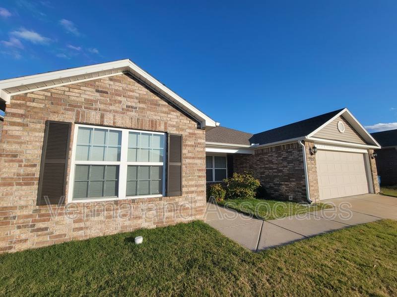 House for rent at 905 SW Loudon Dr, Bentonville, AR 72712