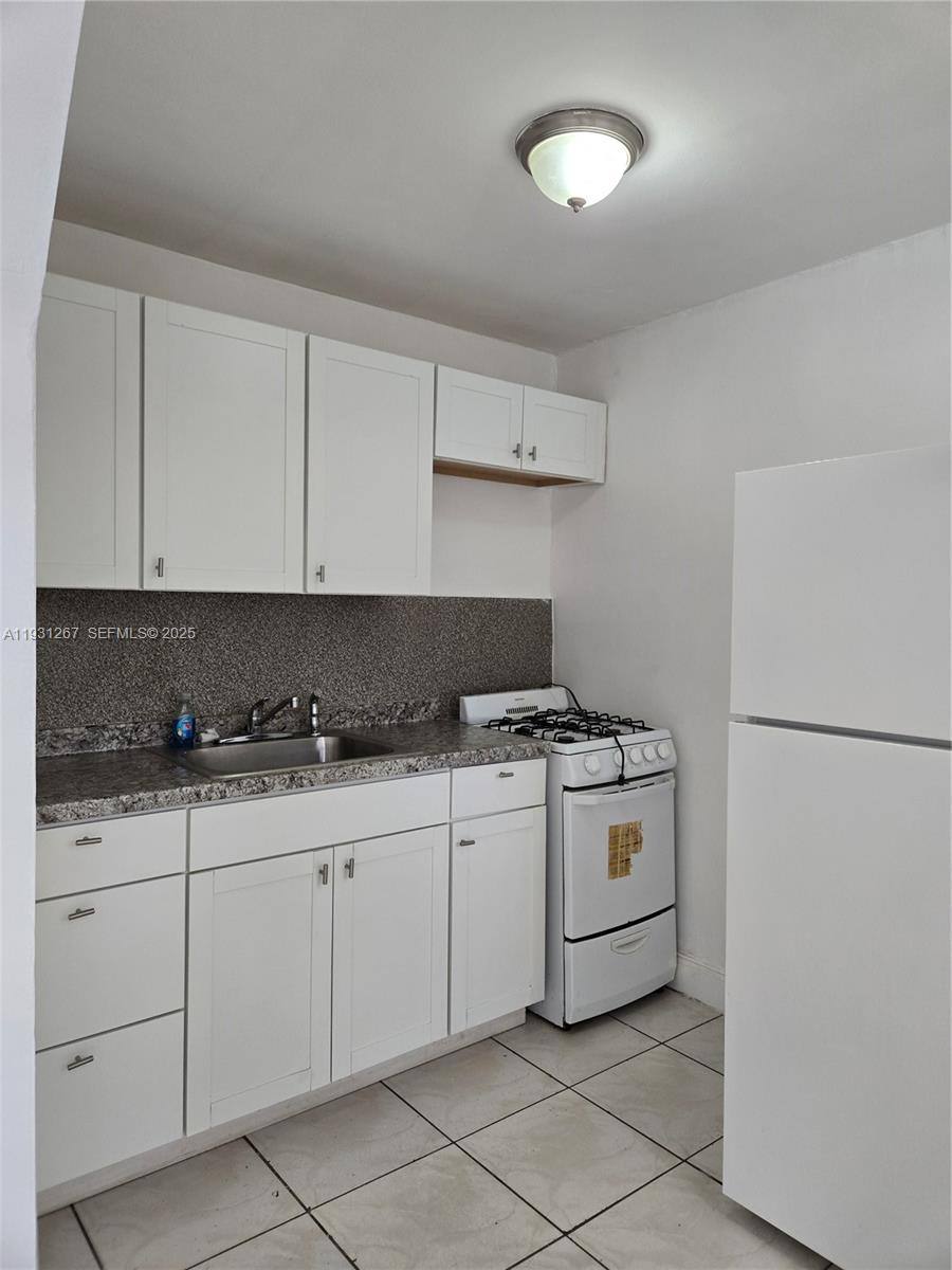Apartment for rent at 2325 Madison St #2, Hollywood, FL 33020