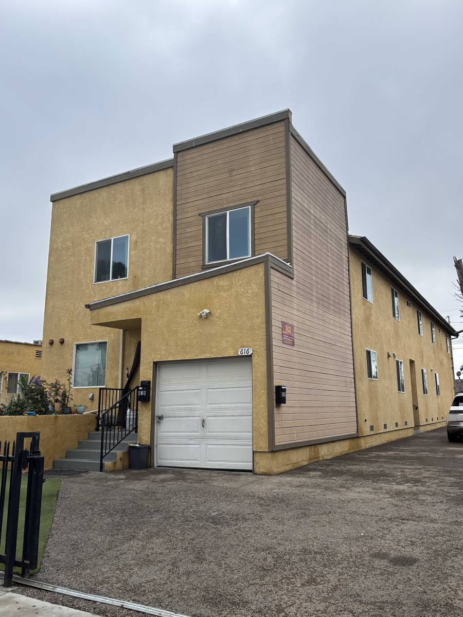 Townhouse for rent at 616 E 84th Place #616, Los Angeles, CA 90001