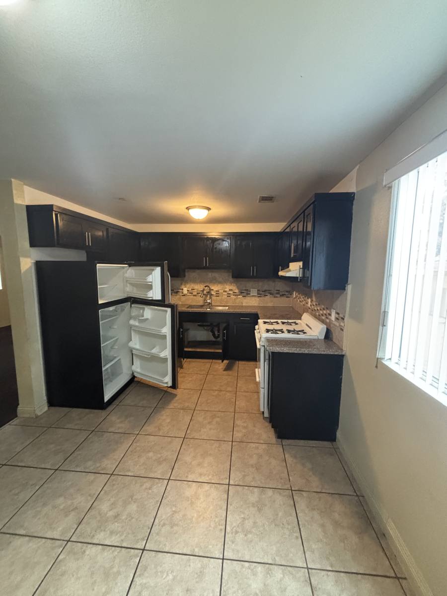 Townhouse for rent at 616 E 84th Place #616, Los Angeles, CA 90001