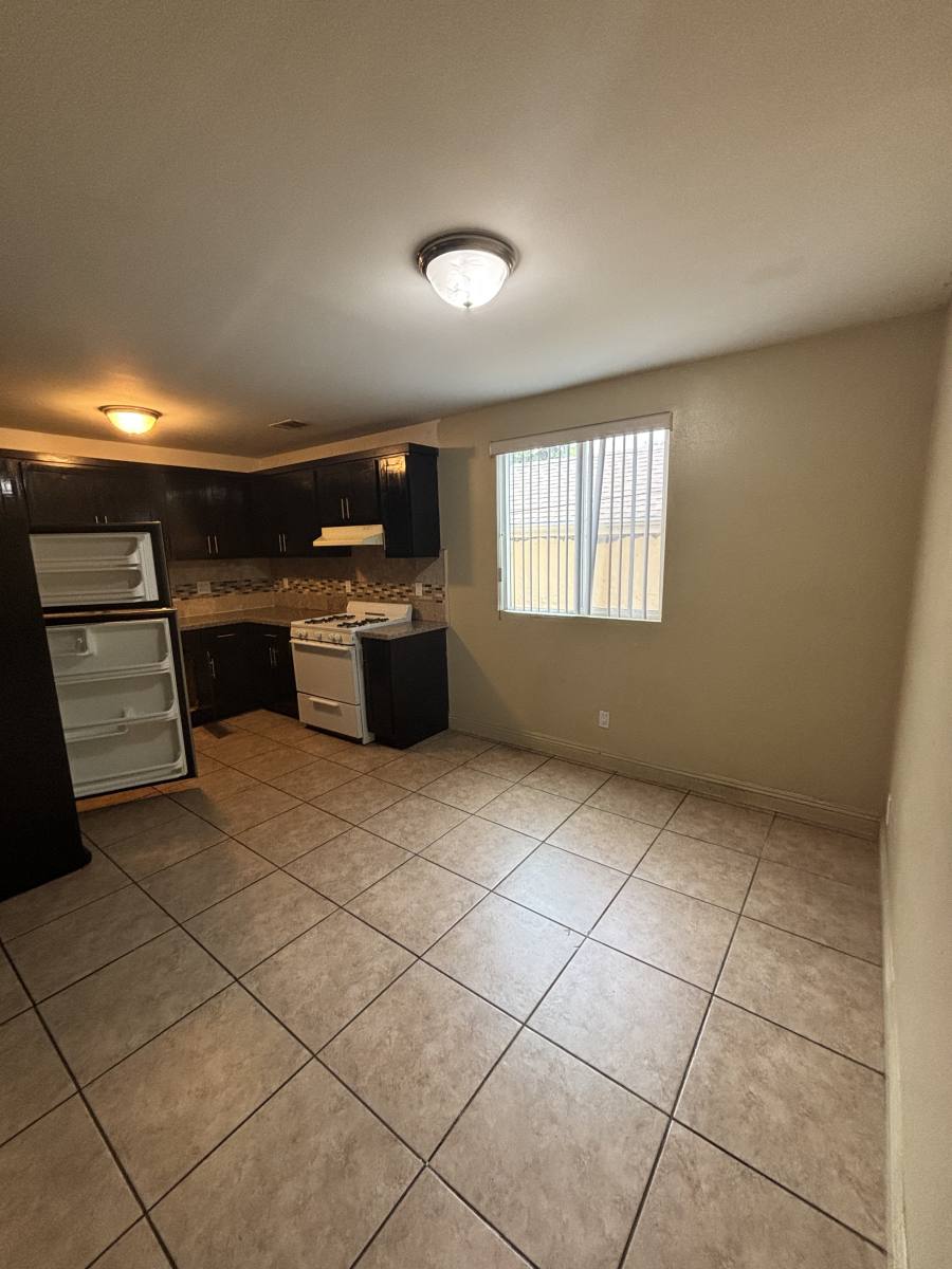 Townhouse for rent at 616 E 84th Place #616, Los Angeles, CA 90001