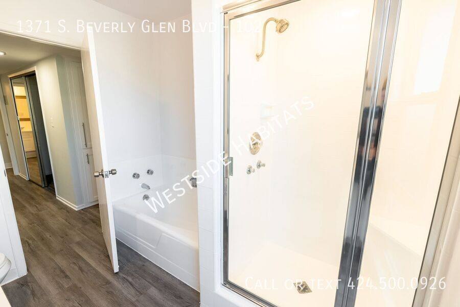 Apartment for rent at 1371 S Beverly Glen Blvd #102, Los Angeles, CA 90024