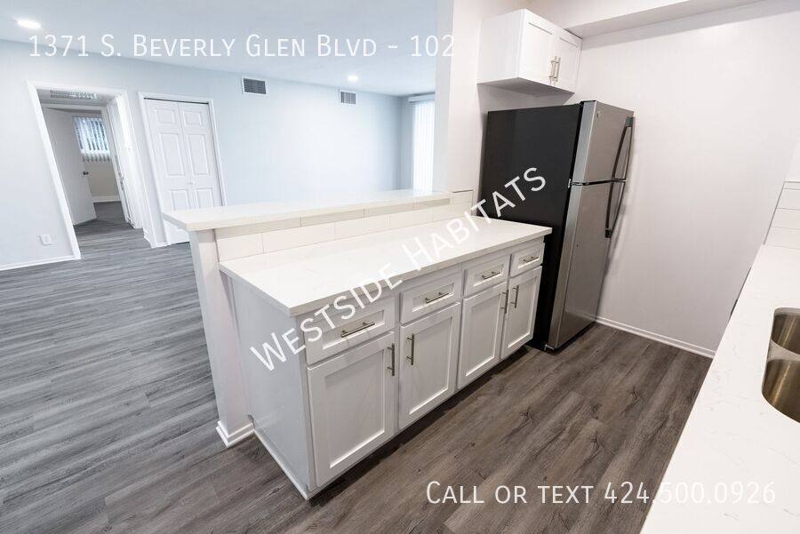 Apartment for rent at 1371 S Beverly Glen Blvd #102, Los Angeles, CA 90024