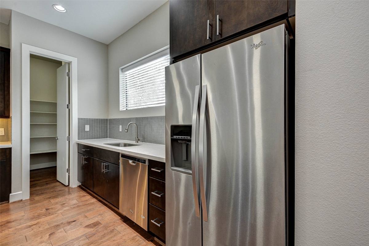 607 Sydnor St #607, Houston, TX 77020