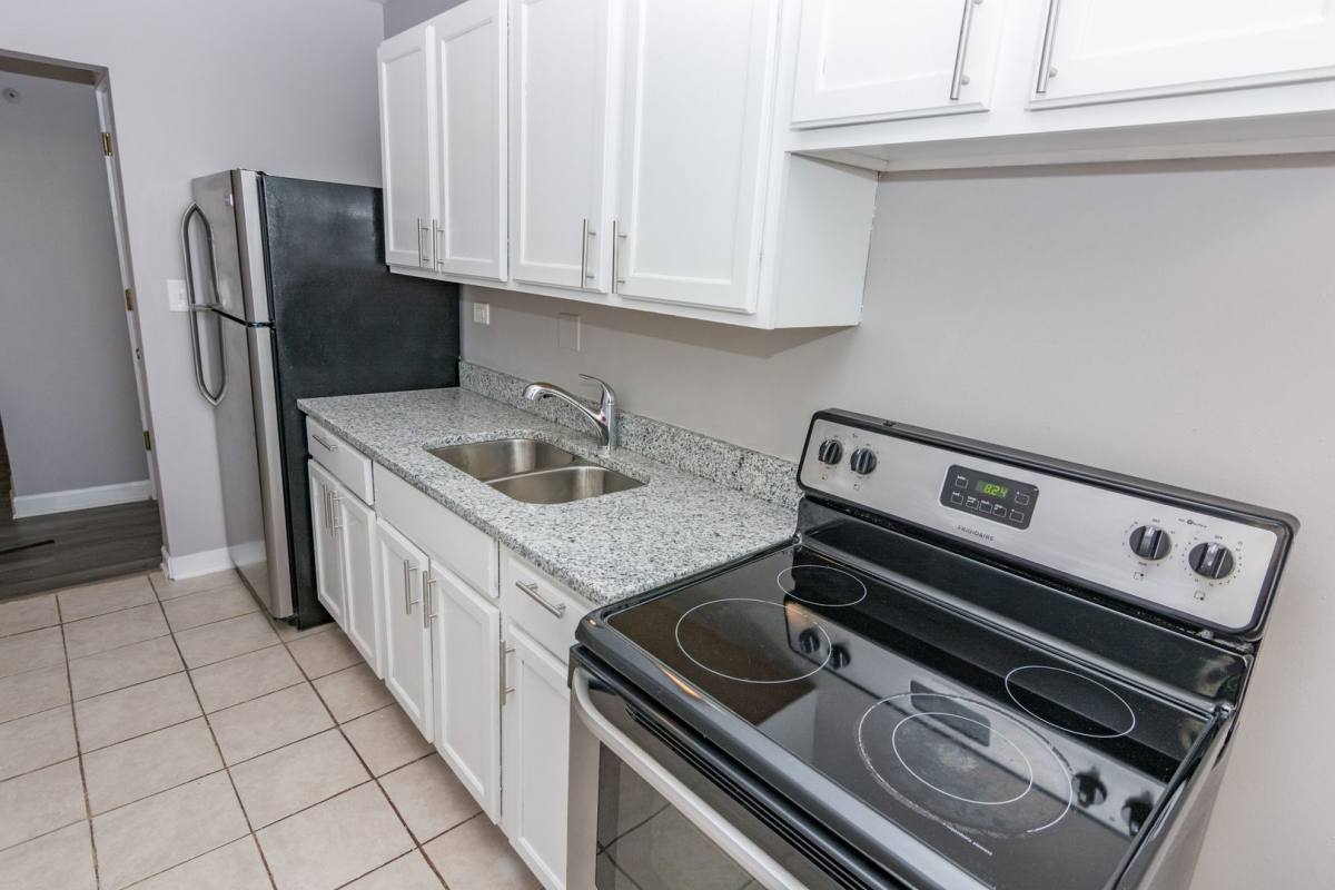 Apartment for rent at 7147 S Jeffery Blvd, Chicago, IL 60649