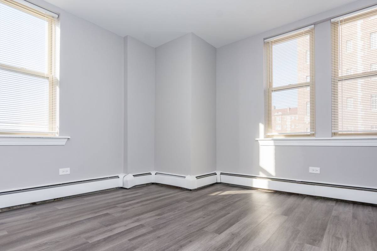 Apartment for rent at 7147 S Jeffery Blvd, Chicago, IL 60649