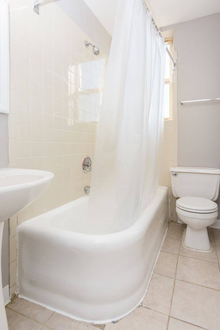 Apartment for rent at 7147 S Jeffery Blvd, Chicago, IL 60649