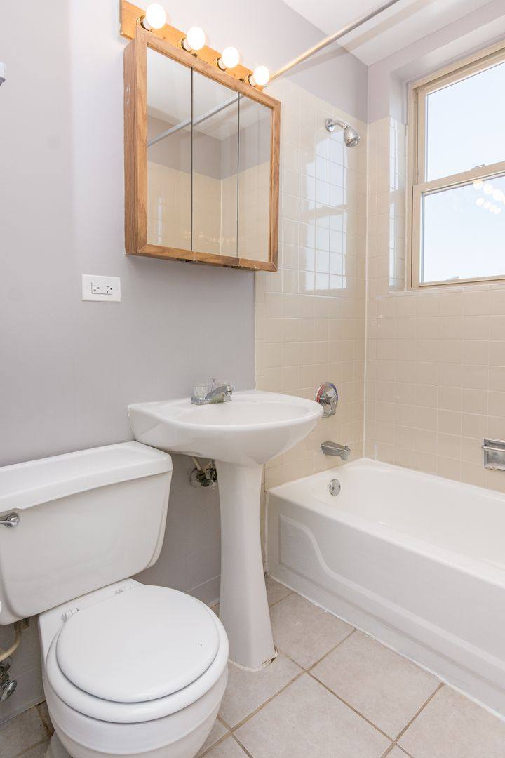 Apartment for rent at 7147 S Jeffery Blvd, Chicago, IL 60649