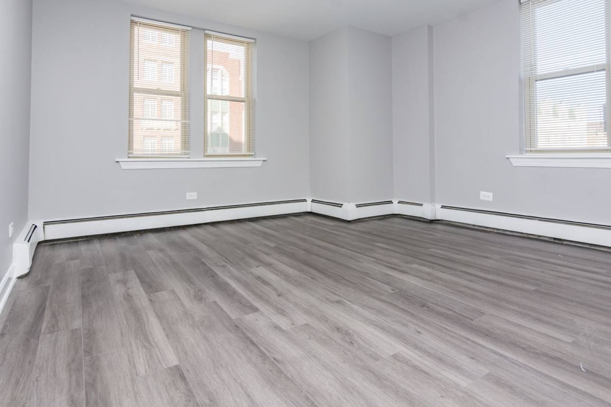 Apartment for rent at 7147 S Jeffery Blvd, Chicago, IL 60649