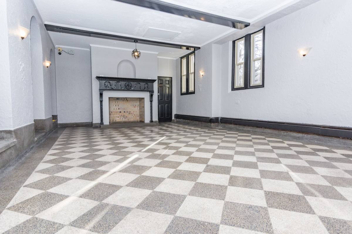 Apartment for rent at 7147 S Jeffery Blvd, Chicago, IL 60649