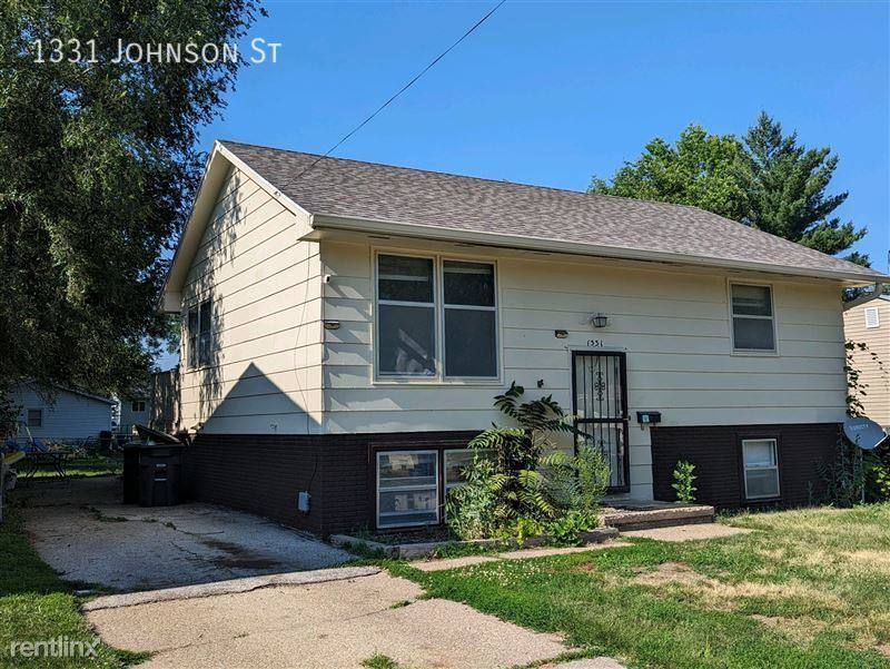 House for rent at 1331 Johnson St, Des Moines, IA 50315