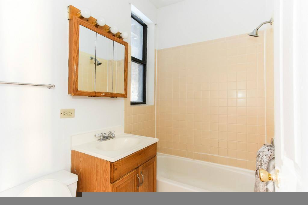 Apartment for rent at 1530 N Kedzie #1G, Chicago, IL 60651