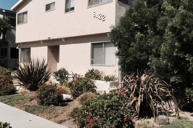 Apartment for rent at 8400 Amigo Ave, Northridge, CA 91324