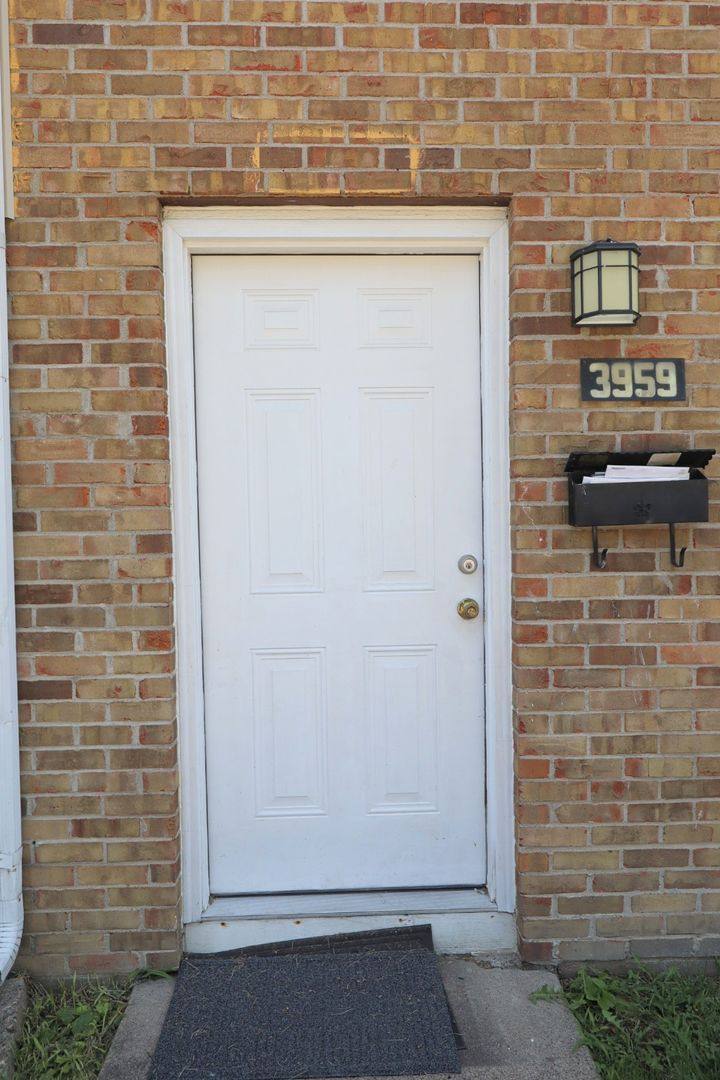 Townhouse for rent at Naveen Pine Townhomes, 1210 Vista Court, Evansville, IN 47710