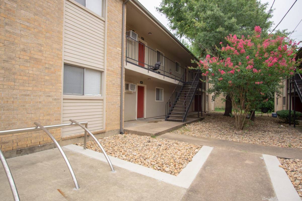 Apartment for rent at 1402 Holleman Dr, College Station, TX 77840