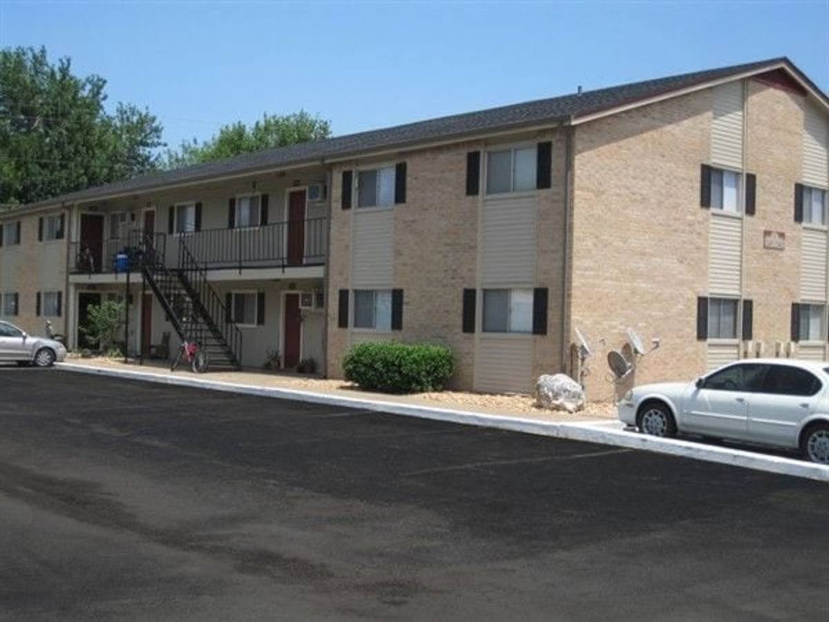 Apartment for rent at 1402 Holleman Dr, College Station, TX 77840