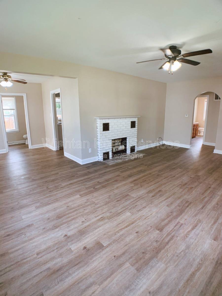 House for rent at 437 W Murray St, Macomb, IL 61455